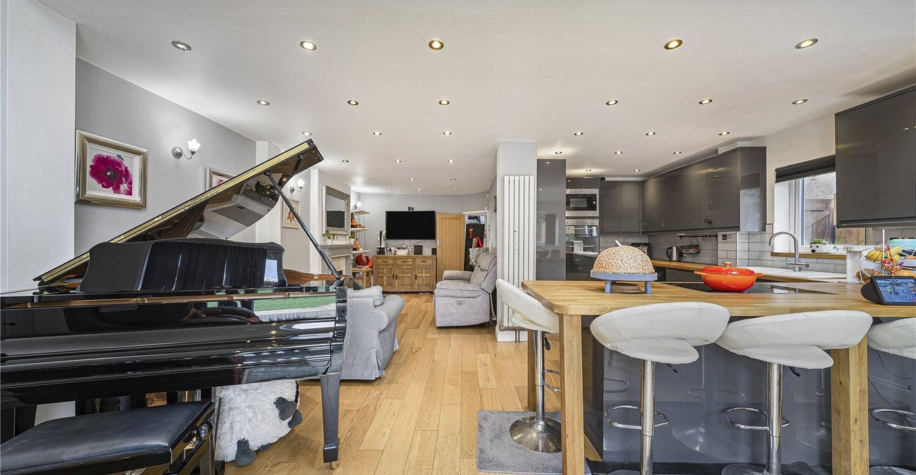 4 bedroom house for sale in Dartford | Robinson Jackson
