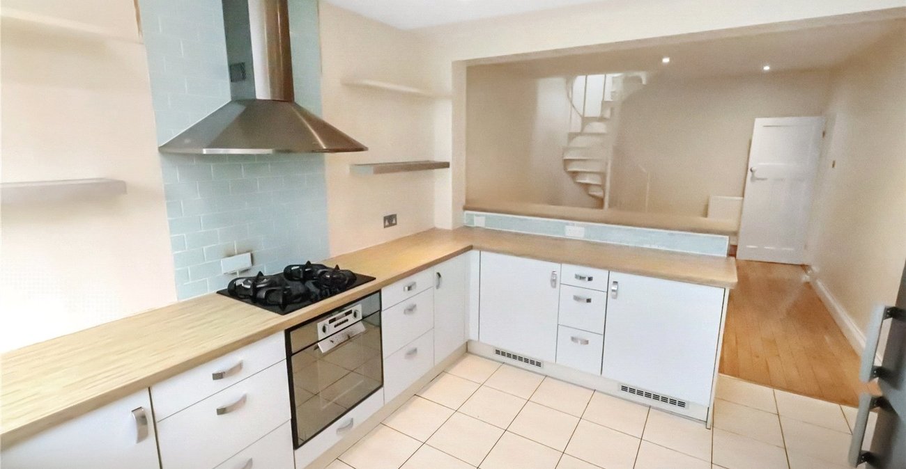 3 bedroom bungalow for sale in London | Robinson Jackson