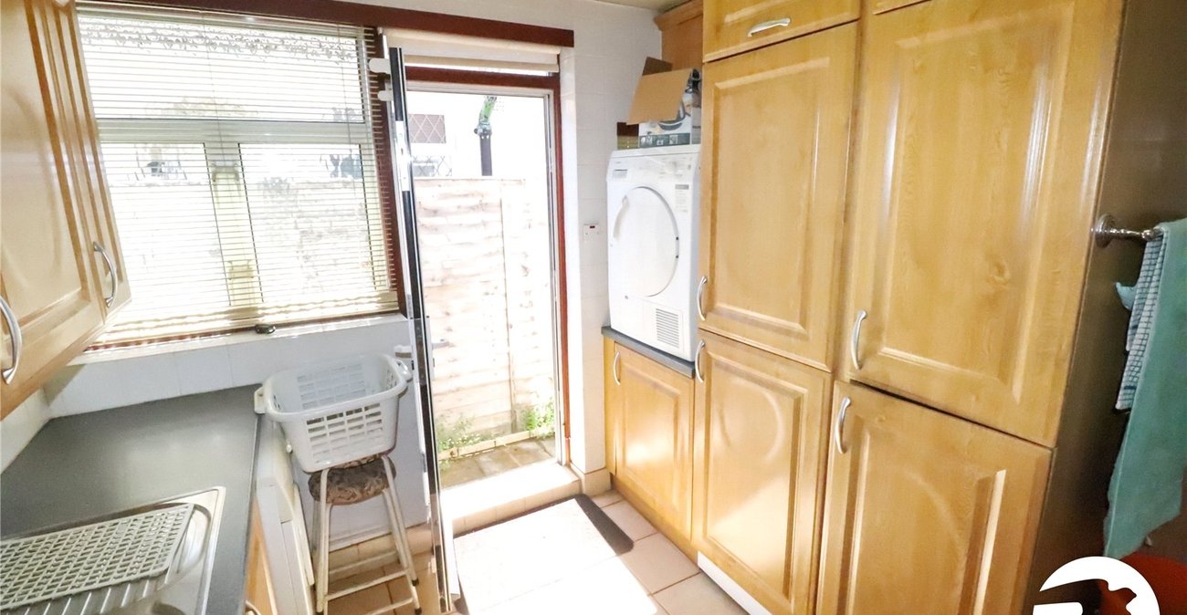 2 bedroom bungalow for sale in London | Robinson Jackson