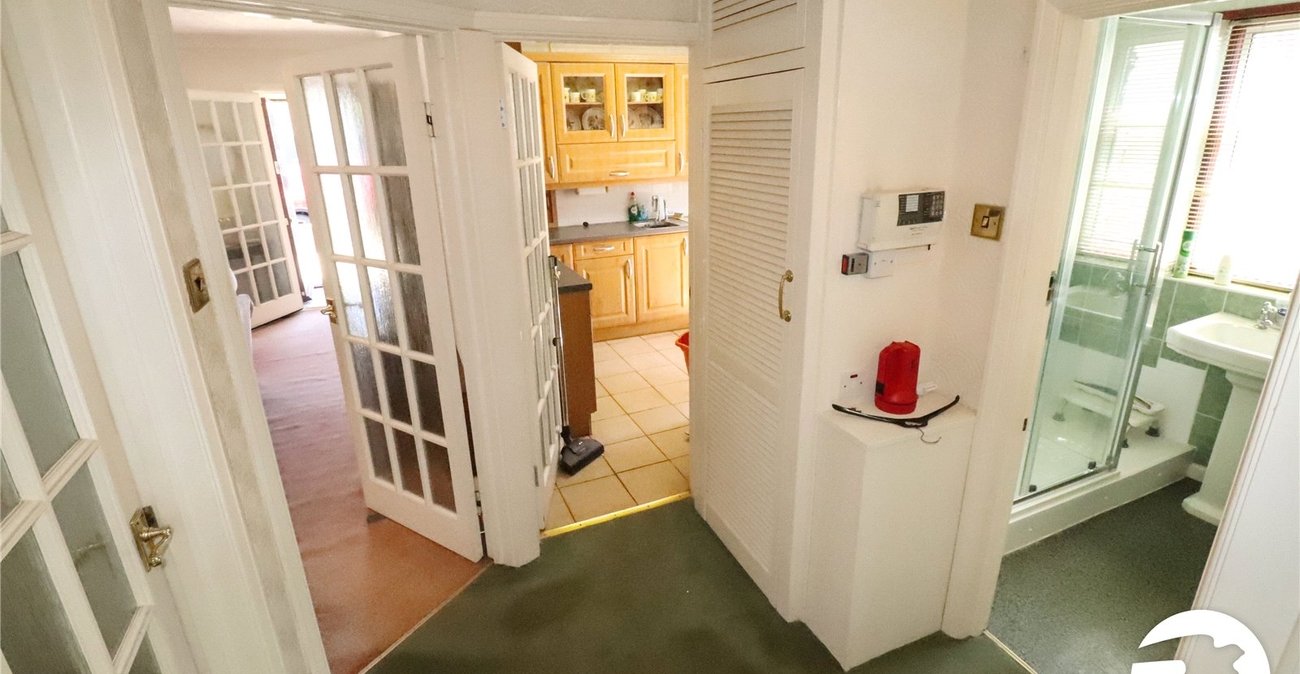 2 bedroom bungalow for sale in London | Robinson Jackson