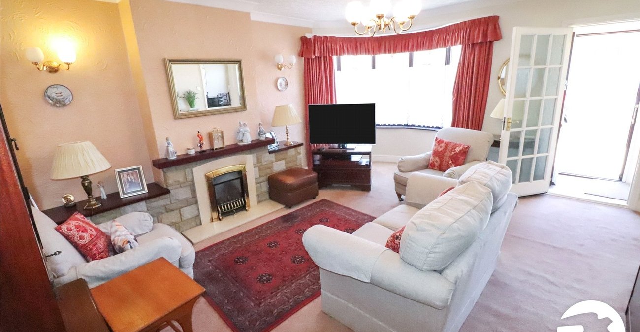 2 bedroom bungalow for sale in London | Robinson Jackson