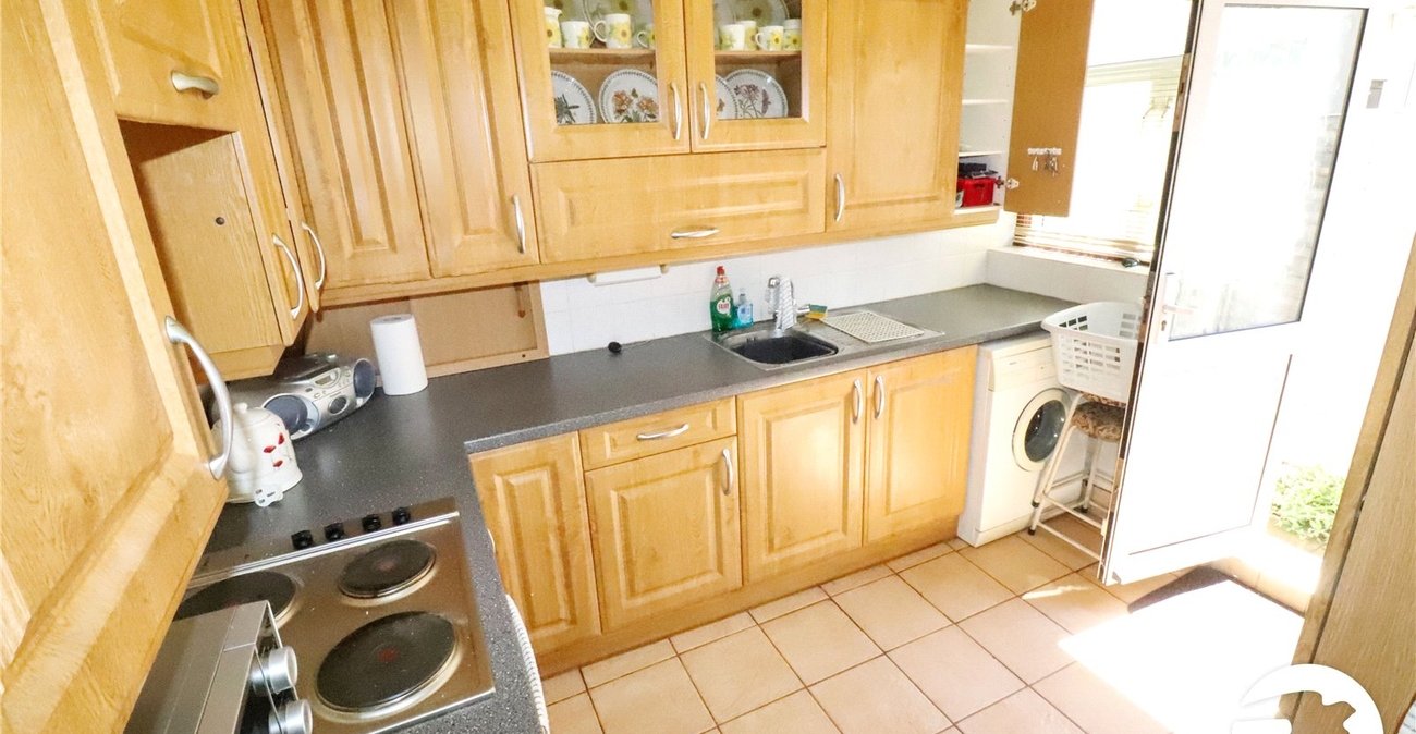 2 bedroom bungalow for sale in London | Robinson Jackson
