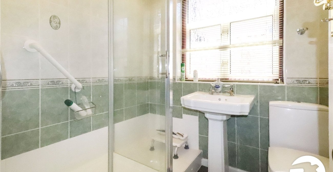 2 bedroom bungalow for sale in London | Robinson Jackson
