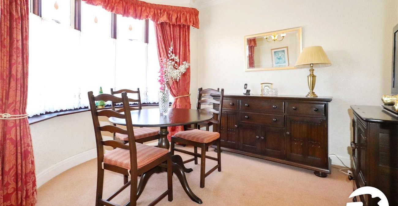 2 bedroom bungalow for sale in London | Robinson Jackson