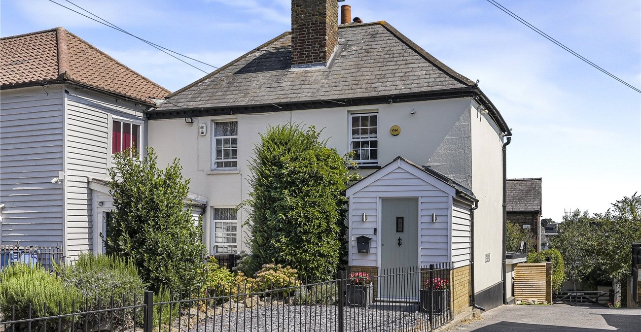 2 bedroom house for sale in Dartford | Robinson Jackson