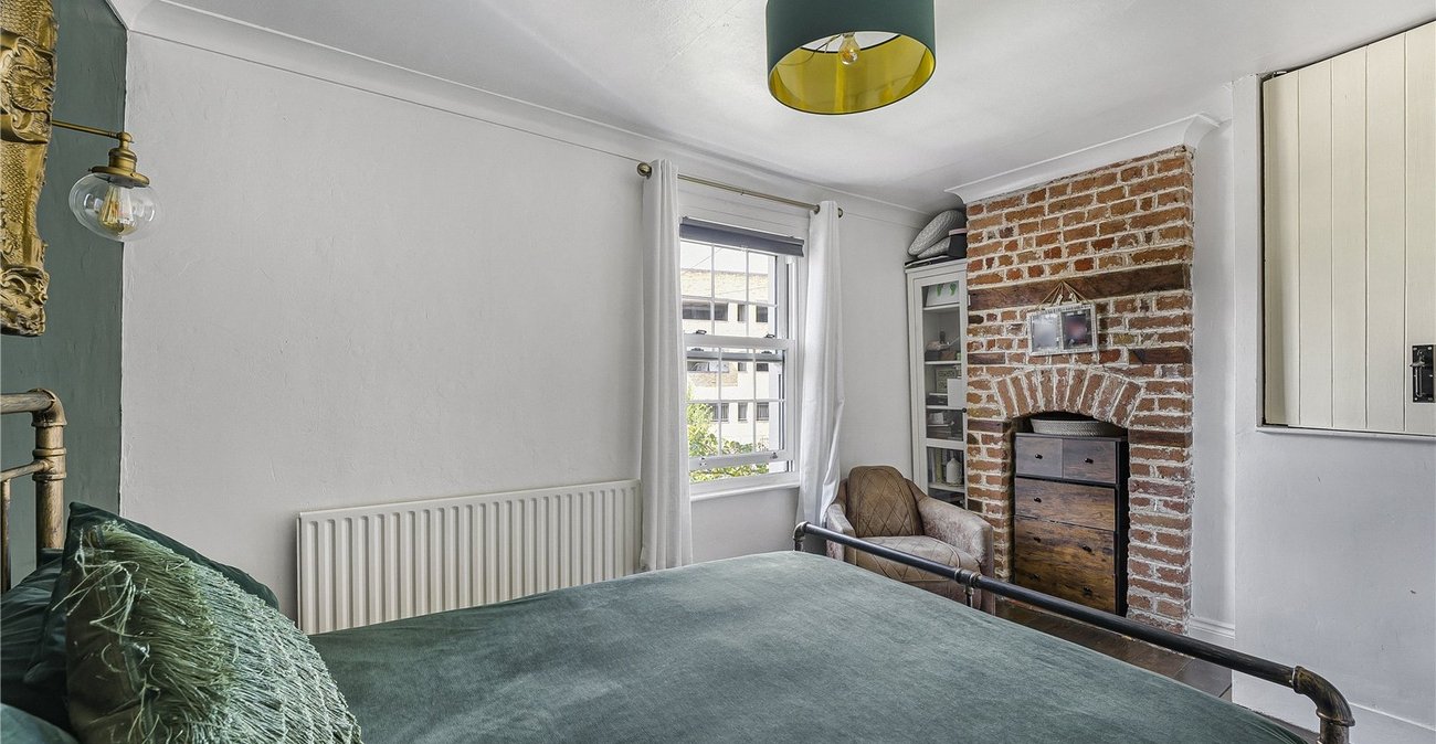 2 bedroom house for sale in Dartford | Robinson Jackson