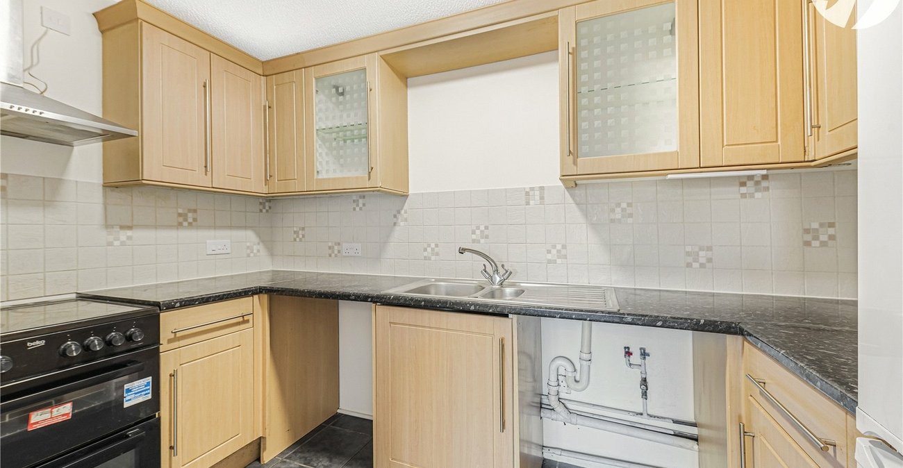 2 bedroom property for sale in Dartford | Robinson Jackson