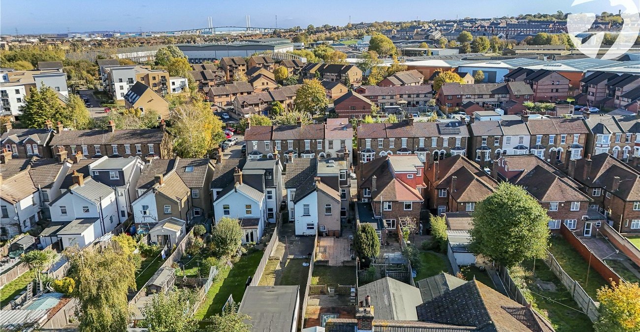 4 bedroom house for sale in Dartford | Robinson Jackson