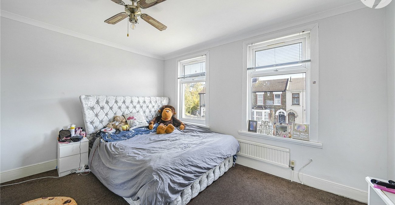 4 bedroom house for sale in Dartford | Robinson Jackson