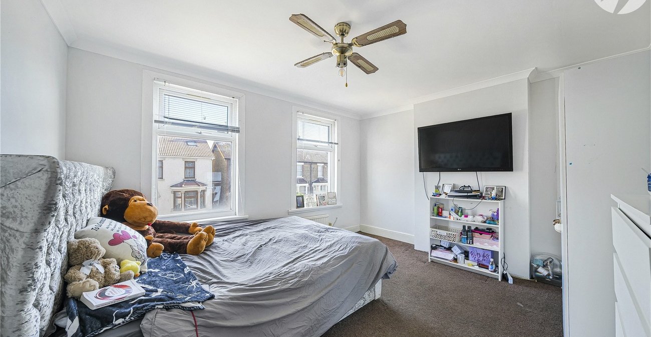4 bedroom house for sale in Dartford | Robinson Jackson