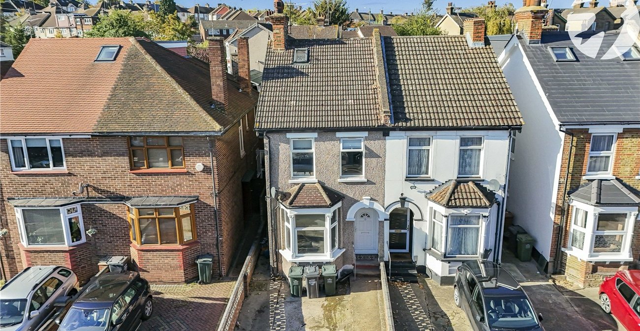 4 bedroom house for sale in Dartford | Robinson Jackson