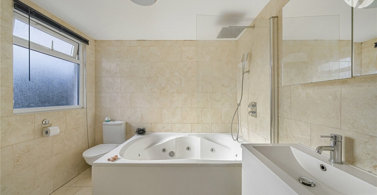 4 bedroom house for sale in Dartford | Robinson Jackson