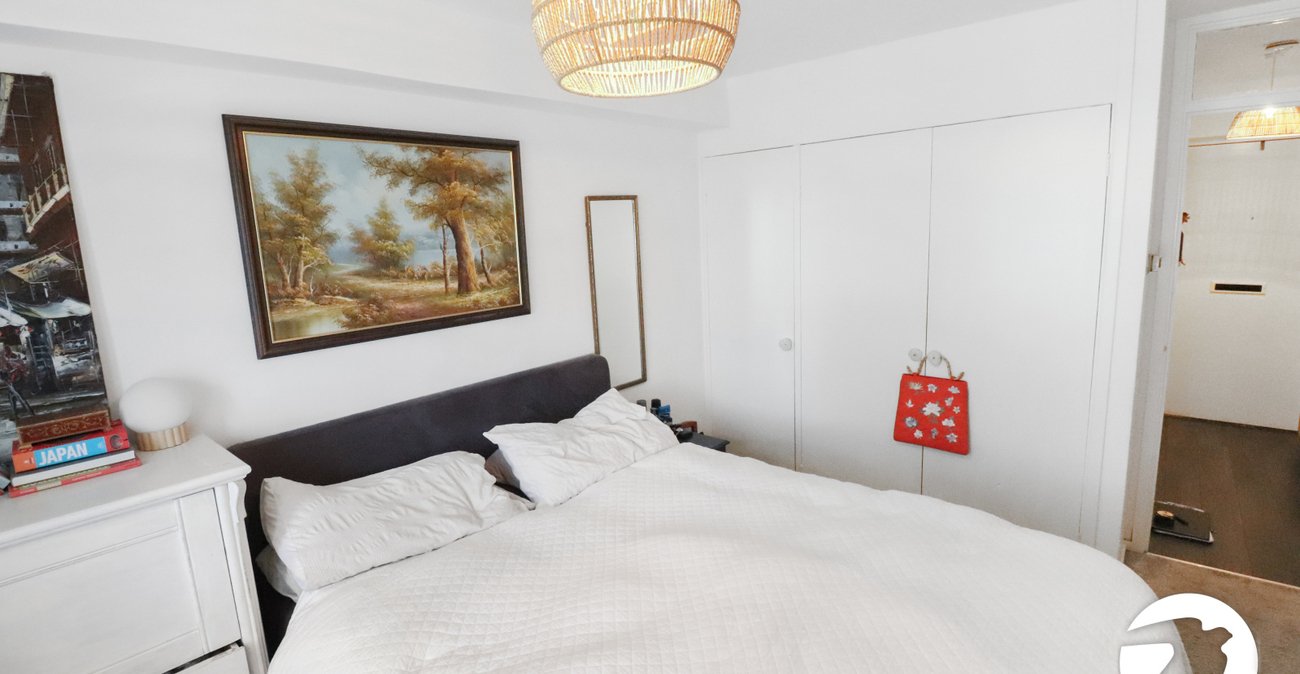 1 bedroom property for sale in Essenden Road | Robinson Jackson