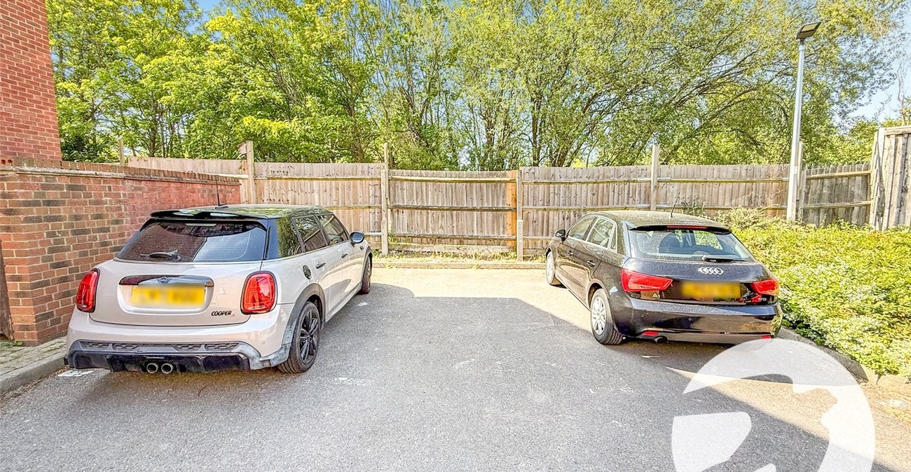 2 bedroom property for sale in London | Robinson Jackson