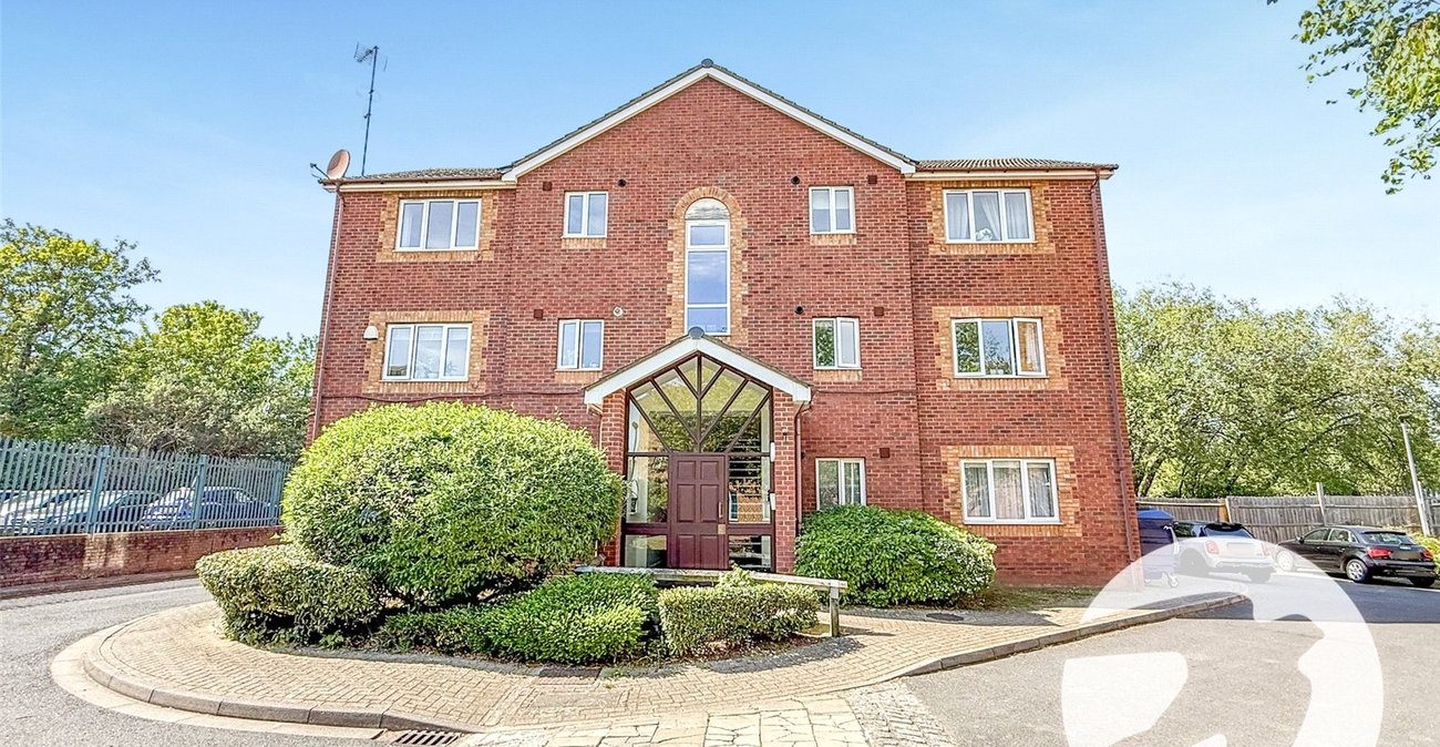 2 bedroom property for sale in London | Robinson Jackson