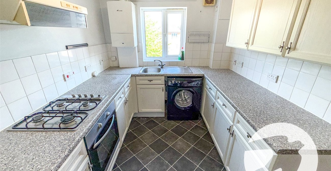 2 bedroom property for sale in London | Robinson Jackson