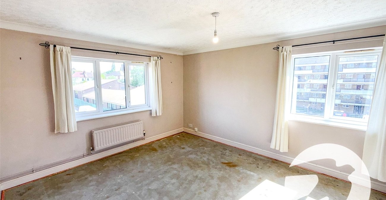 2 bedroom property for sale in London | Robinson Jackson