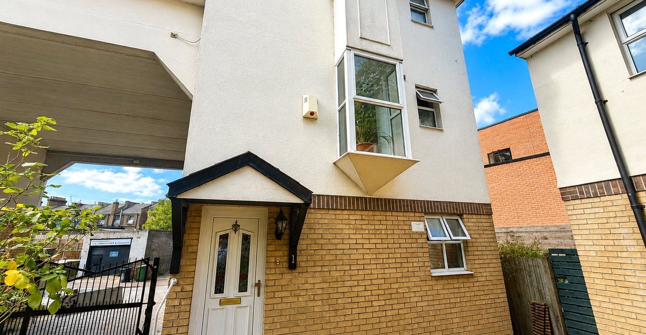 2 bedroom property for sale in Marischal Road | Robinson Jackson