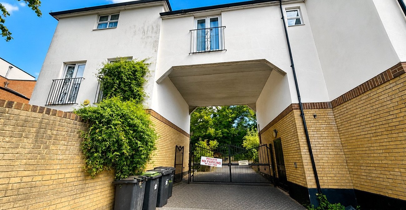 2 bedroom property for sale in Marischal Road | Robinson Jackson