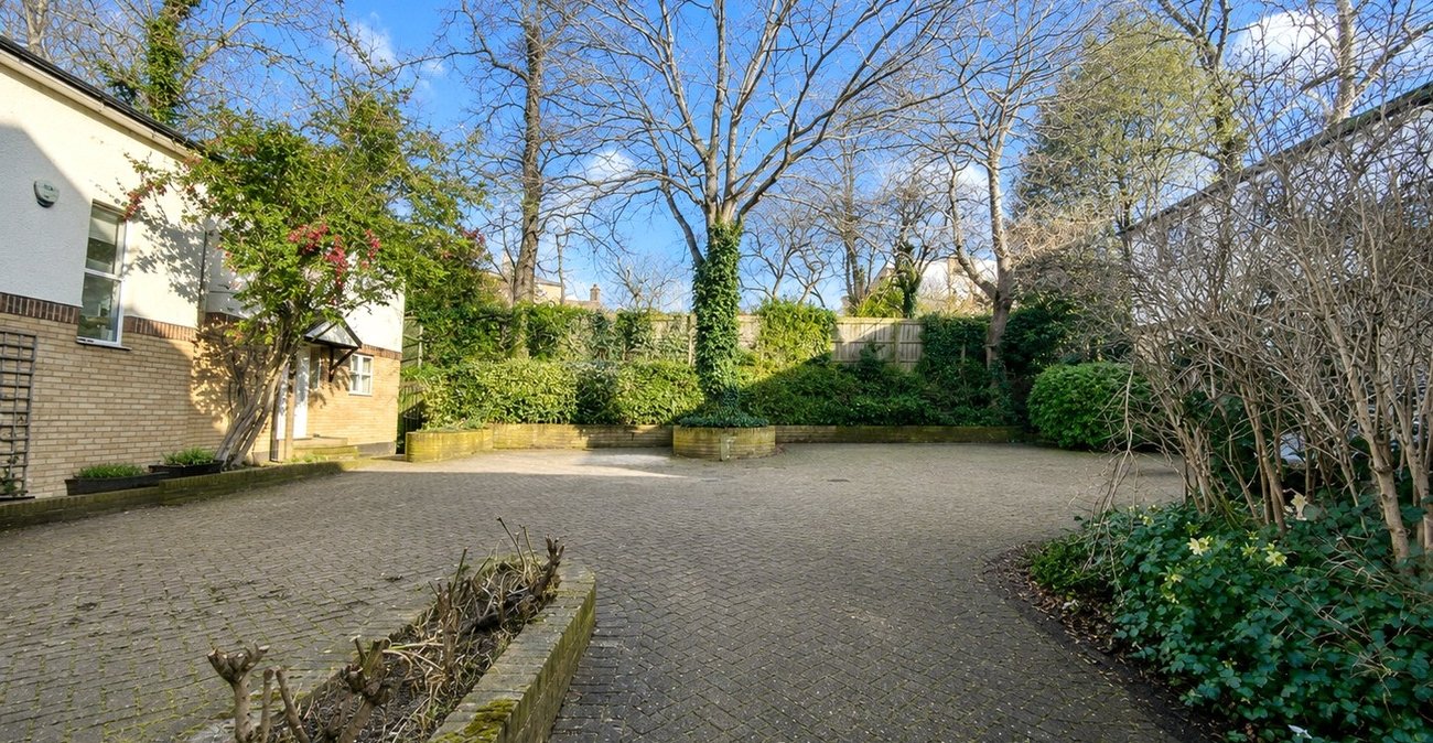 2 bedroom property for sale in Marischal Road | Robinson Jackson