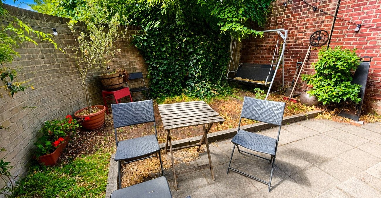 2 bedroom property for sale in Marischal Road | Robinson Jackson