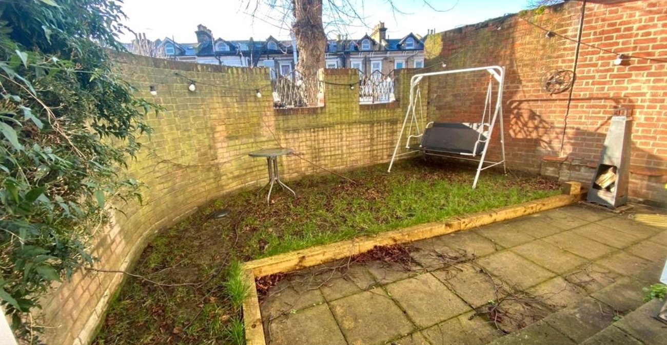 2 bedroom property for sale in Marischal Road | Robinson Jackson