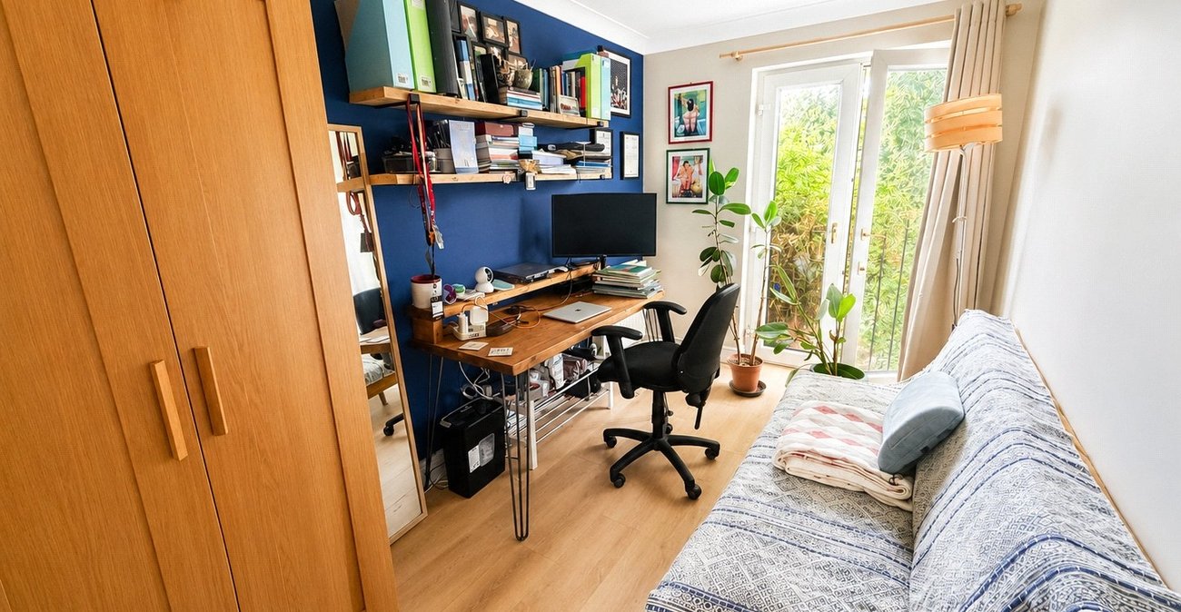 2 bedroom property for sale in Marischal Road | Robinson Jackson