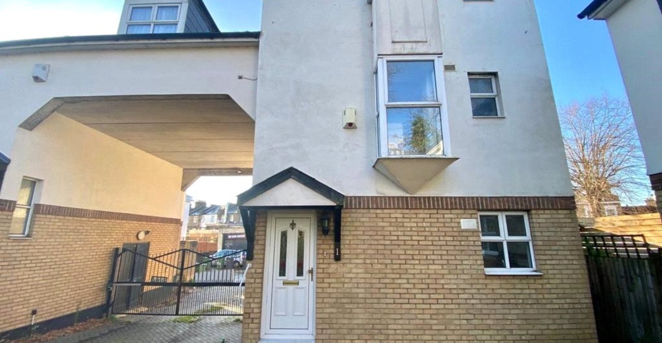 2 bedroom property for sale in Marischal Road | Robinson Jackson