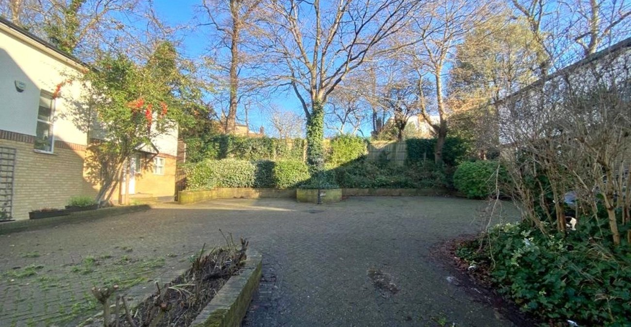 2 bedroom property for sale in Marischal Road | Robinson Jackson