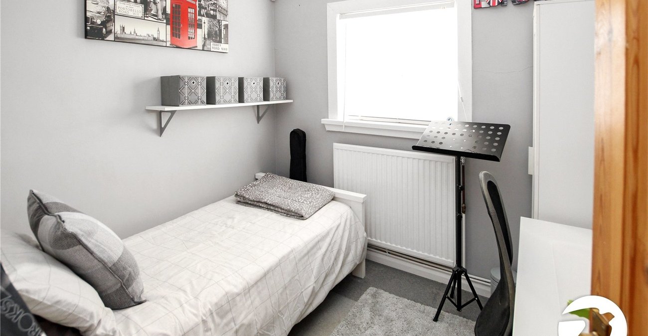 3 bedroom house for sale in London | Robinson Jackson