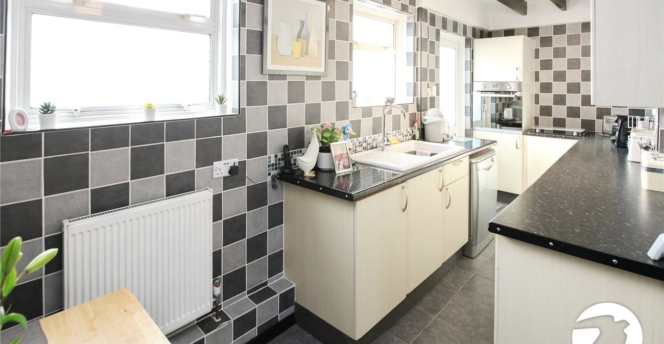 3 bedroom house for sale in London | Robinson Jackson