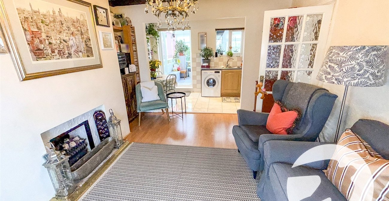 3 bedroom house for sale in London | Robinson Jackson