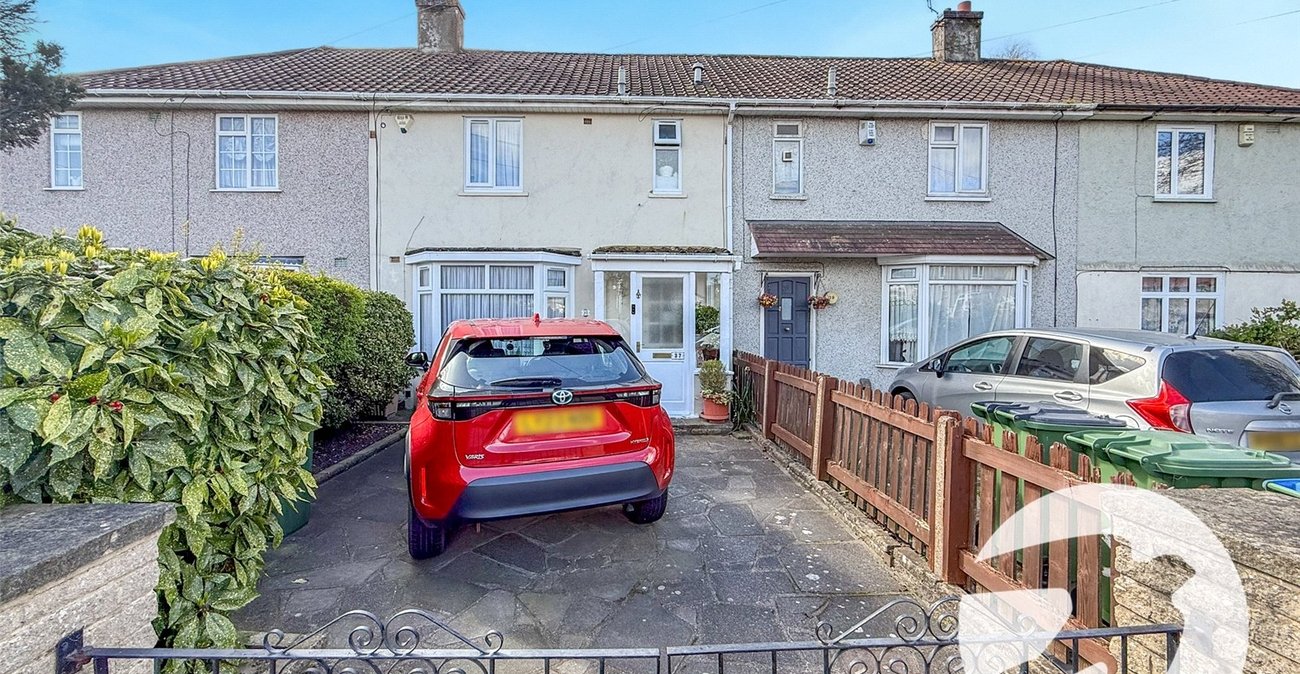 3 bedroom house for sale in London | Robinson Jackson