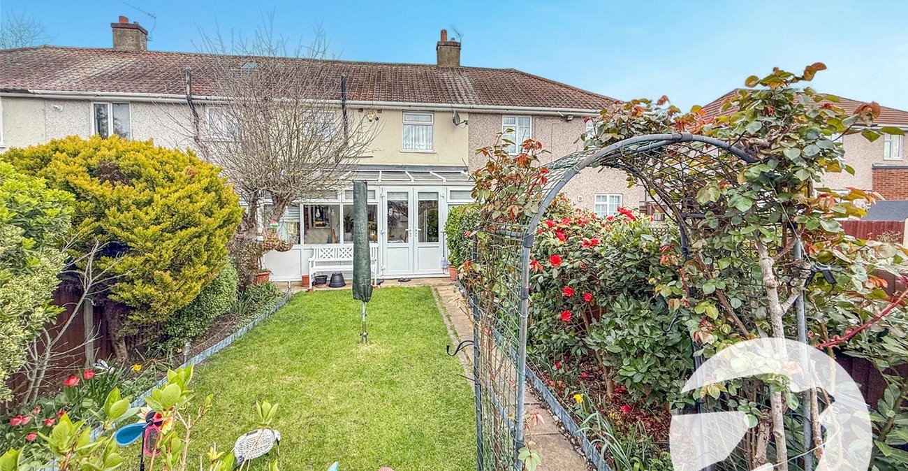 3 bedroom house for sale in London | Robinson Jackson
