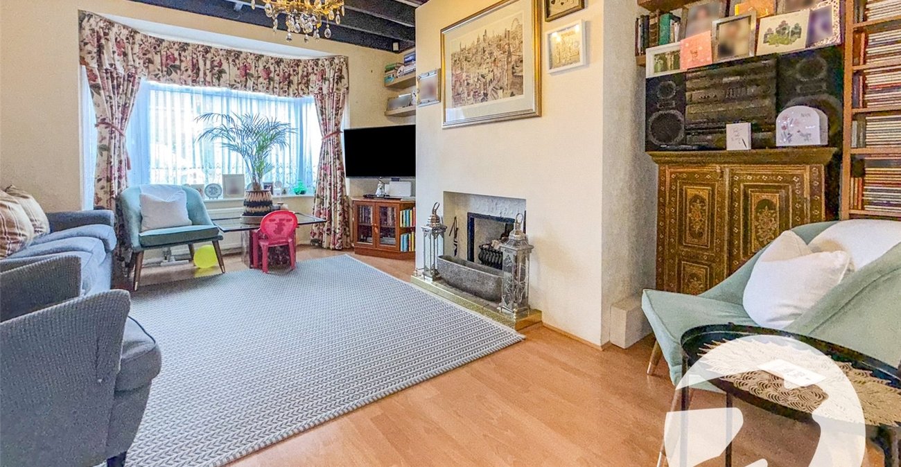 3 bedroom house for sale in London | Robinson Jackson