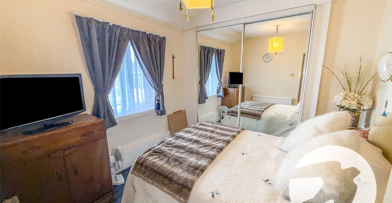 3 bedroom house for sale in London | Robinson Jackson