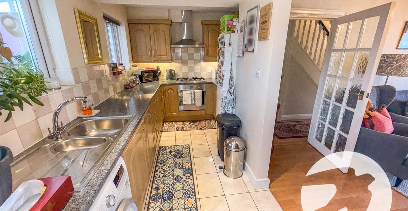 3 bedroom house for sale in London | Robinson Jackson