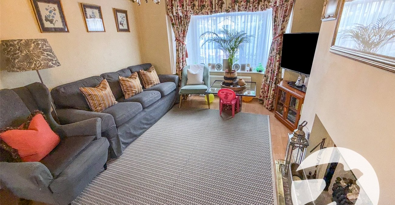 3 bedroom house for sale in London | Robinson Jackson