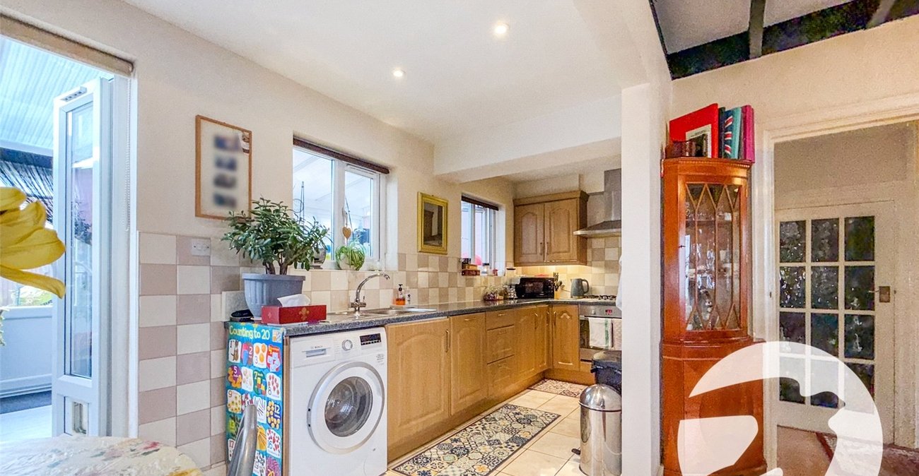 3 bedroom house for sale in London | Robinson Jackson