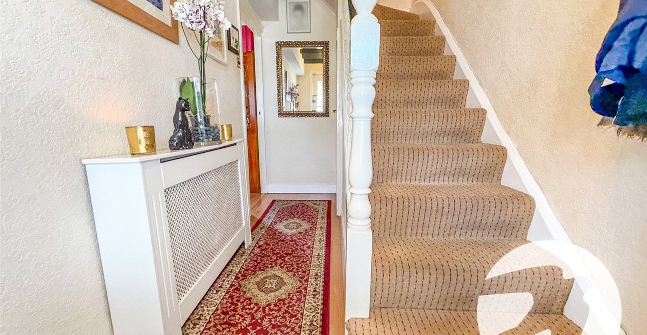 3 bedroom house for sale in London | Robinson Jackson