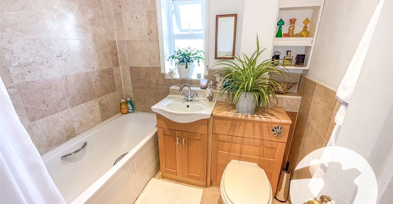 3 bedroom house for sale in London | Robinson Jackson