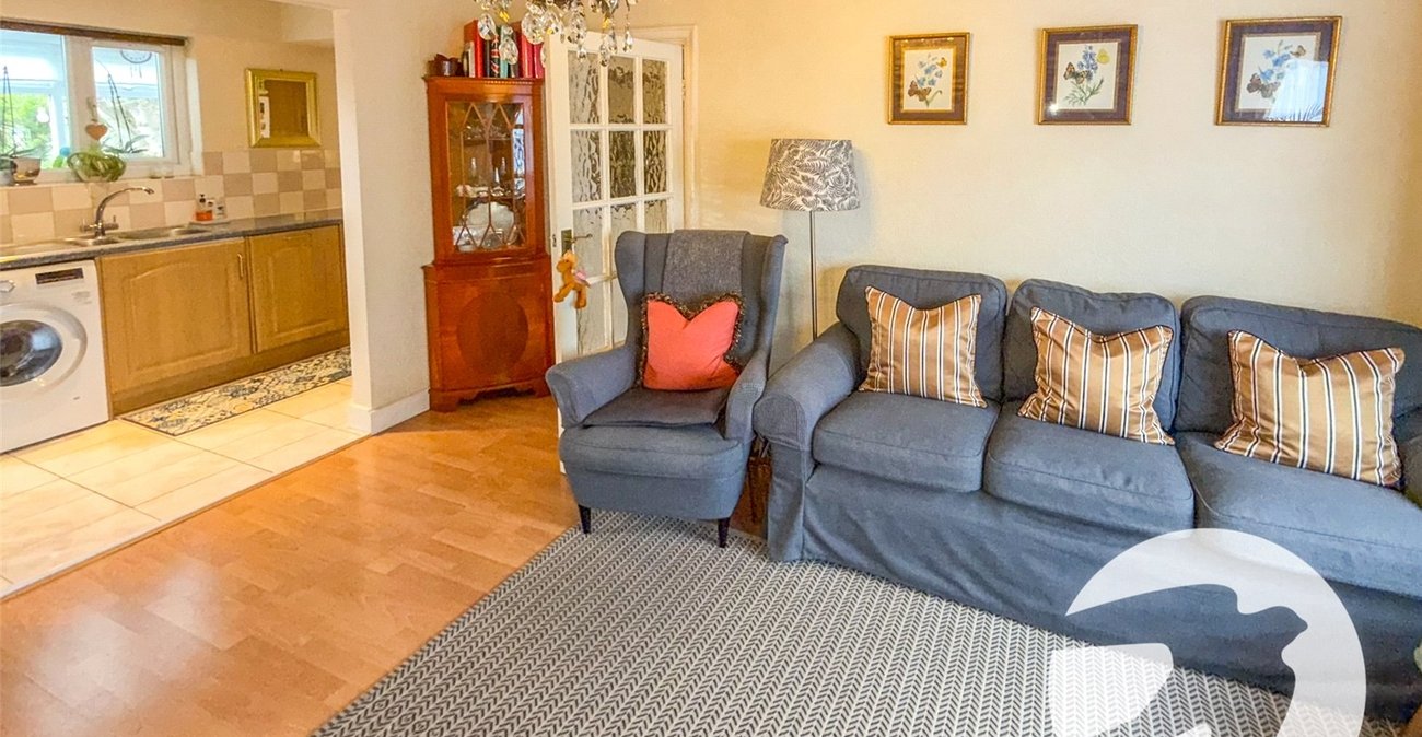 3 bedroom house for sale in London | Robinson Jackson