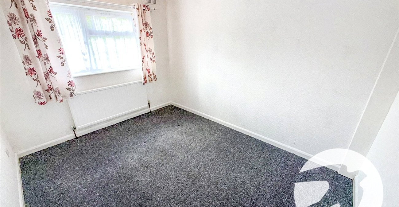 3 bedroom house for sale in London | Robinson Jackson