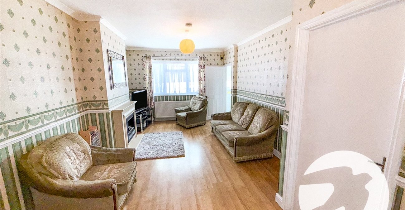 3 bedroom house for sale in London | Robinson Jackson