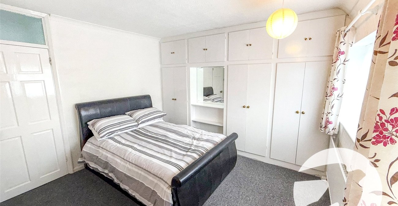 3 bedroom house for sale in London | Robinson Jackson