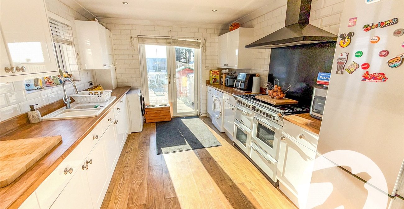 4 bedroom house for sale in London | Robinson Jackson