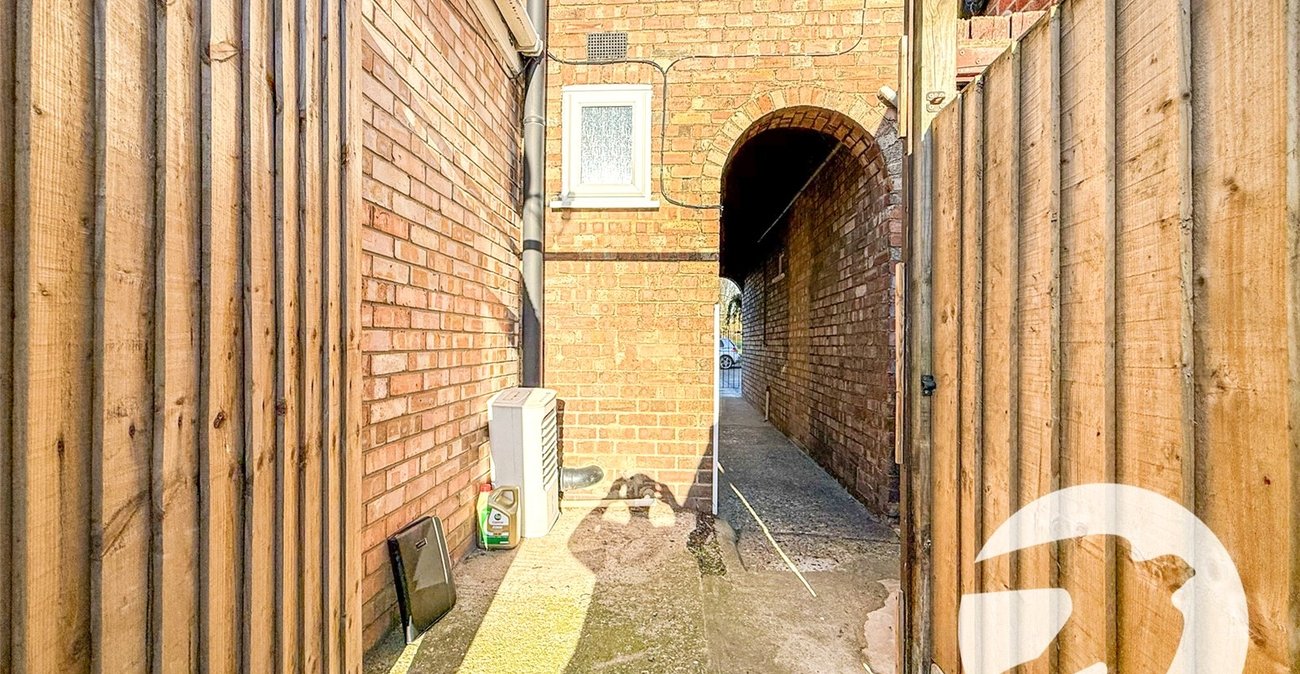 4 bedroom house for sale in London | Robinson Jackson