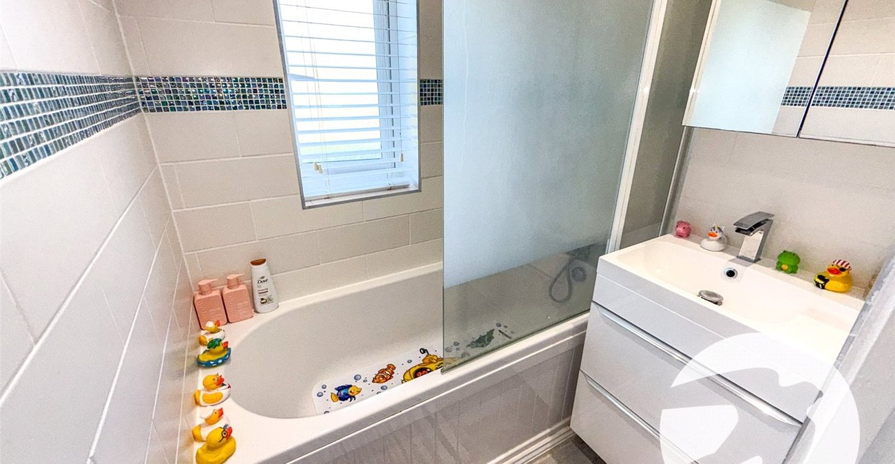 4 bedroom house for sale in London | Robinson Jackson