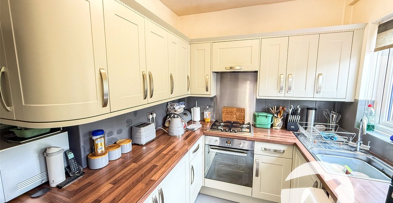 2 bedroom property for sale in London | Robinson Jackson