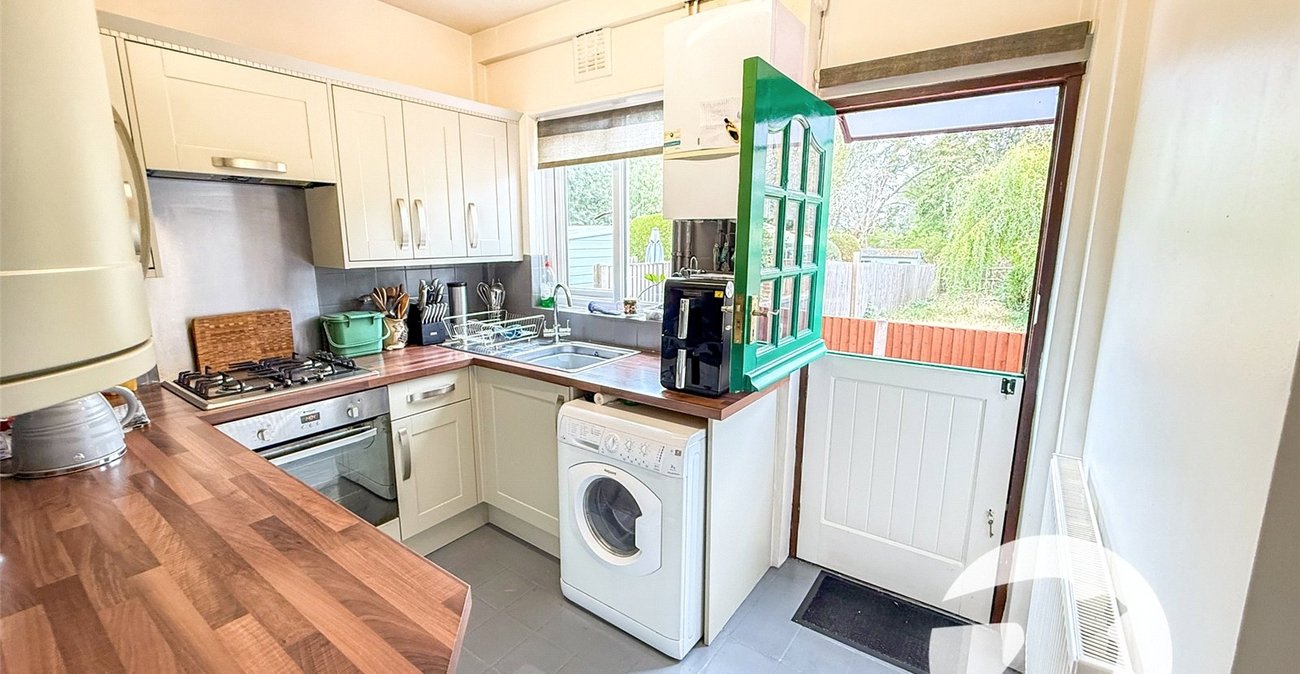 2 bedroom property for sale in London | Robinson Jackson
